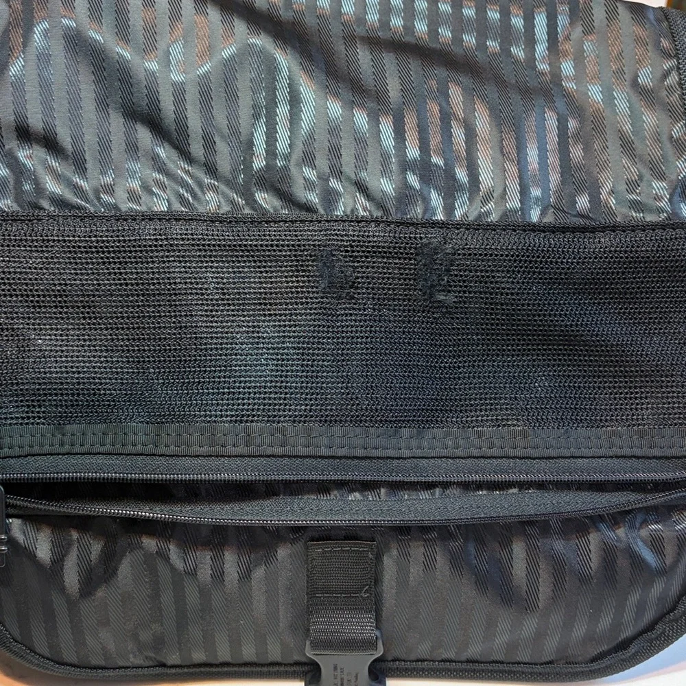 Tumi Ballistic Nylon Messenger Bag / with Camera inserts